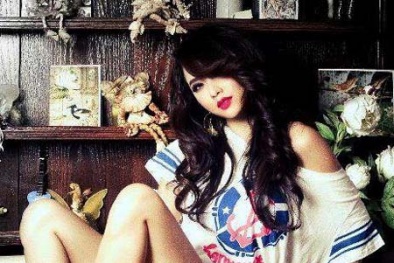 Mỹ nhân Việt cởi đồ 'mát mẻ' khi hè về